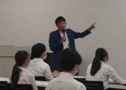 川崎市内在住の薬学部５年生が来所